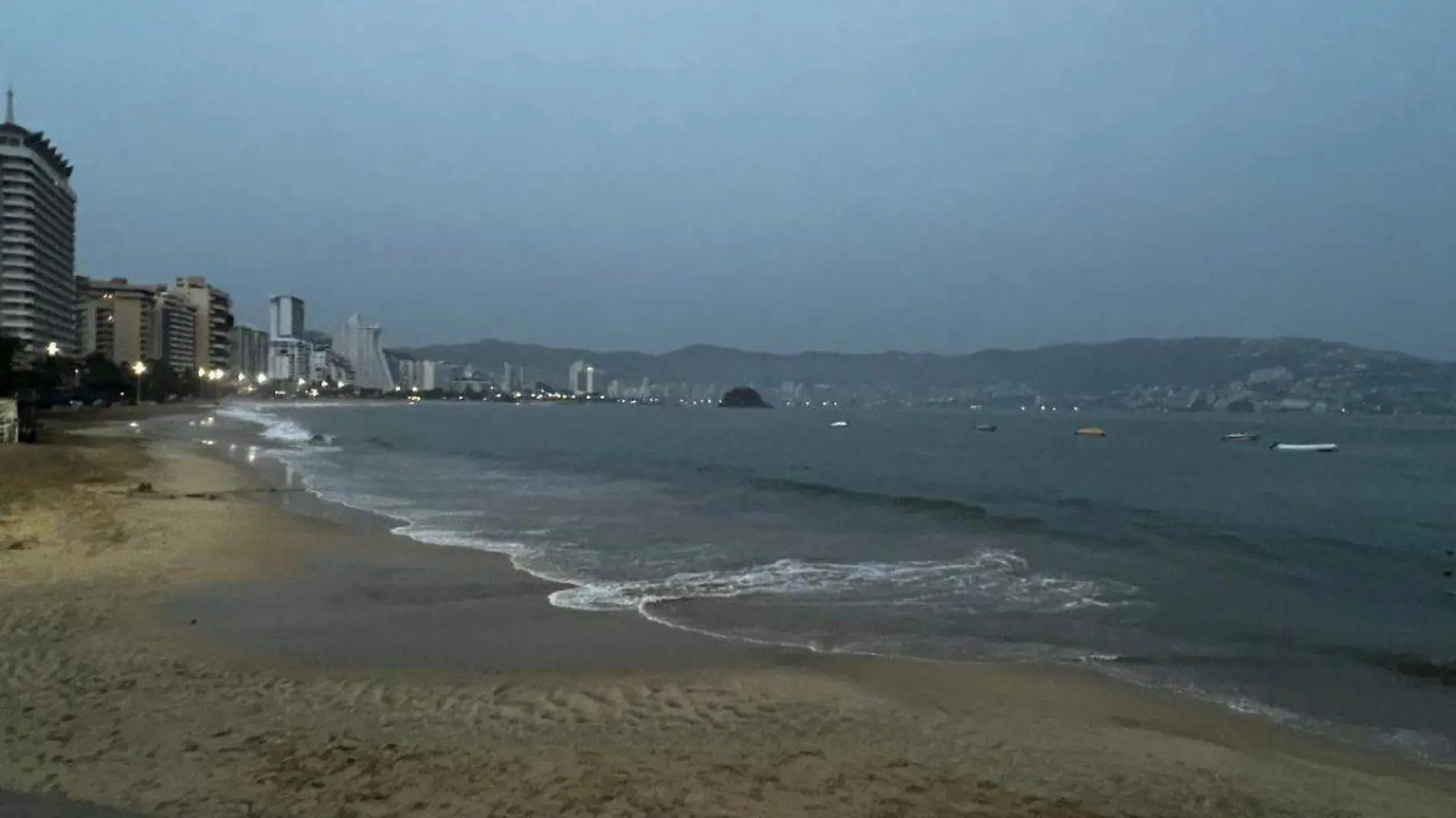 Huracán Otis se fortalece a categoría 5 antes de tocar tierra en Guerrero